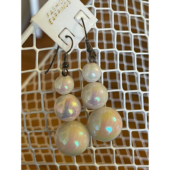 Pearlescent Finish Plastic Bead Dangle Pierced Earrings - Picture 3 of 6